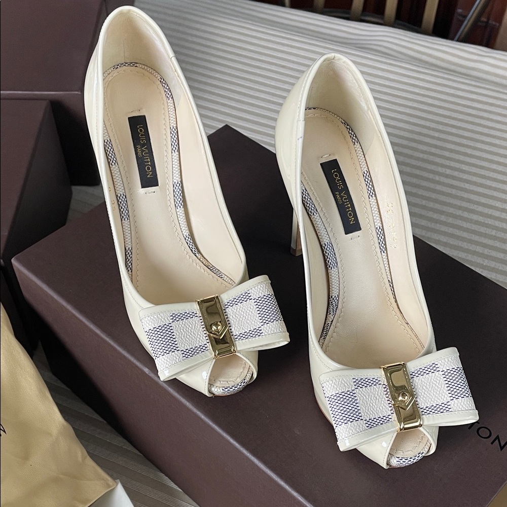 Louis Vuitton Valentine Cream Patent Leather Peep Toe Heels with Bow